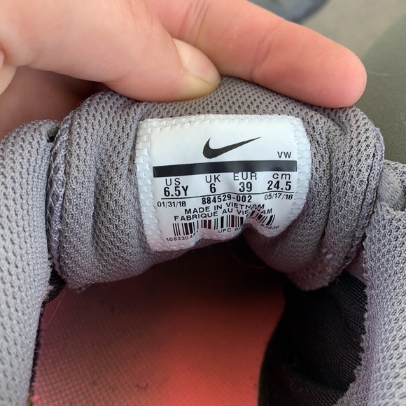 Nikes Runners - Picture 4 of 5